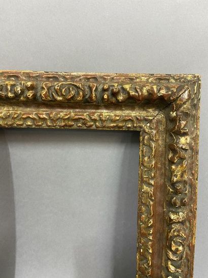 null Sculpted and gilded oak frame with a frieze of laurel leaves

Louis XIII period

17...