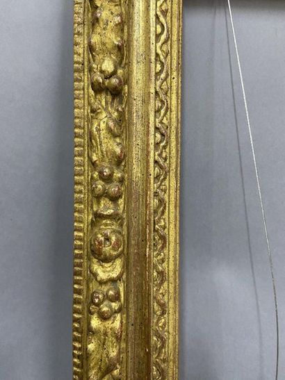 null Carved and gilded linden wood frame in the Louis XIII style

29 x 24 x 5.5 cm...
