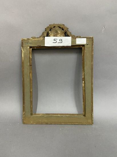 null Carved and gilded wooden frame with shell decoration in pediment

Italy, 18th...