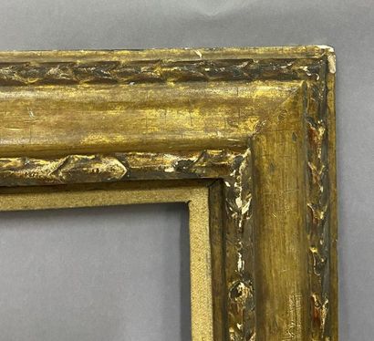 null Cadre en bois sculpté, doré et rechampi jaune à profil renversé

Style italien...