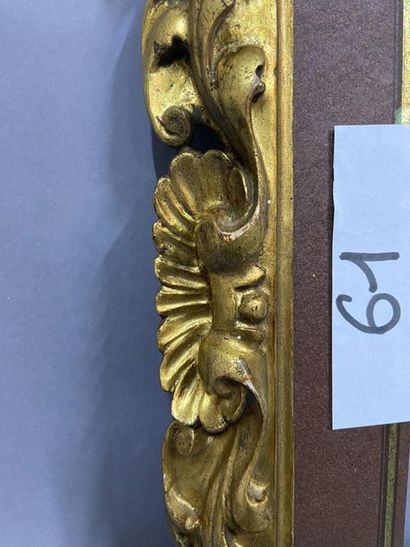 null Cadre en tilleul sculpté et doré à décor baroque ajouré

Italie, XIXème siècle

31...