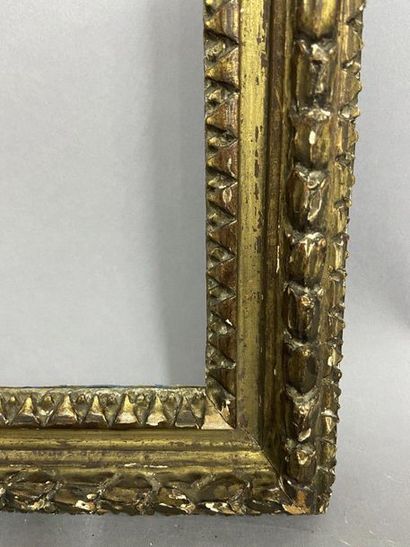 null Sculpted and gilded lindenwood frame 

Italy, 18th century

28.5 x 20 x 4 cm...