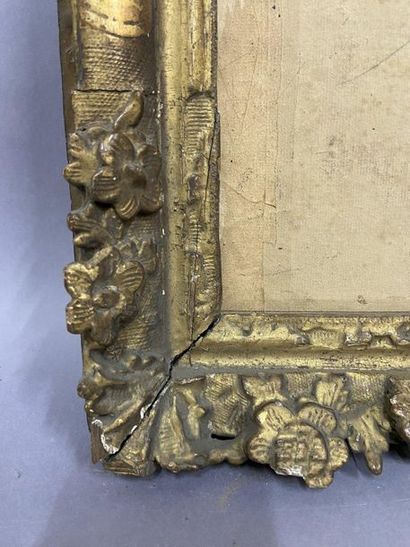 null Sculpted and gilded oak frame with corner decoration of flowers and fleur-de-lys

Beginning...