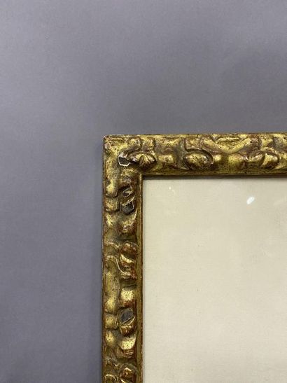 null Carved and gilded wood chopstick with upside down profile and acanthus frieze...
