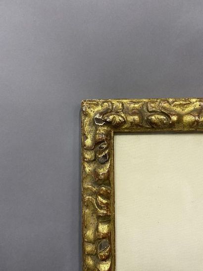 null Carved and gilded wood chopstick with upside down profile and acanthus frieze...