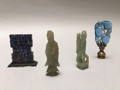 null CHINE 

Ensemble comprenant deux petites statuettes d'immortels en néphrite...