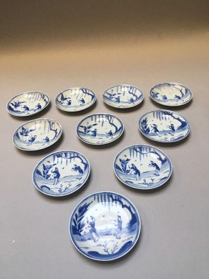 null CHINE
Suite de vingt-cinq soucoupes circulaires en porcelaine décorées en bleu...