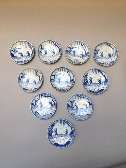 null CHINE
Suite de vingt-cinq soucoupes circulaires en porcelaine décorées en bleu...