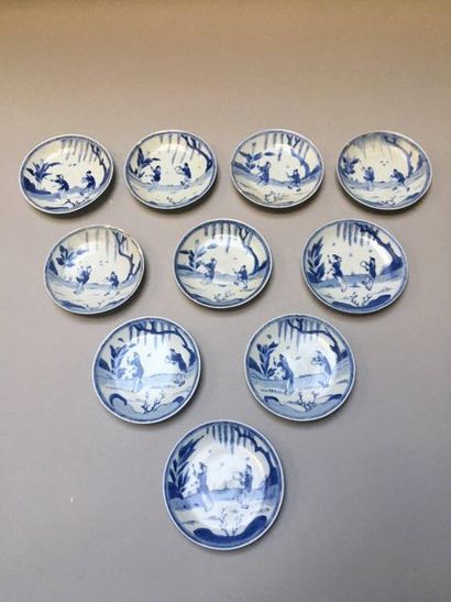 null CHINE
Suite de vingt-cinq soucoupes circulaires en porcelaine décorées en bleu...