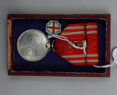 null Médaille de la Croix-Rouge avec rosette, en boite.