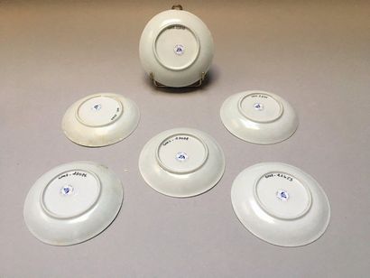 null CHINE
Suite de vingt-cinq soucoupes circulaires en porcelaine décorées en bleu...