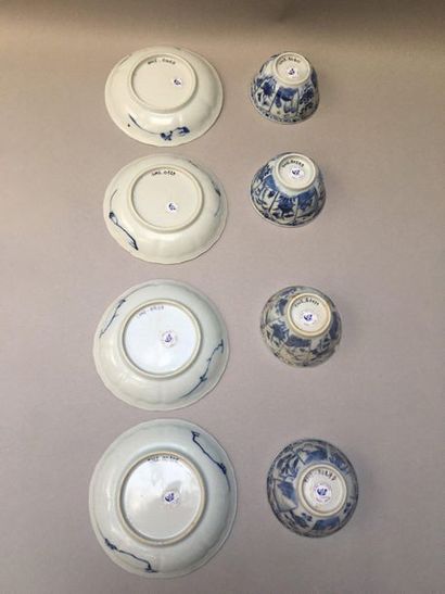 null CHINE 

Ensemble de quinze tasses et quinze soucoupes en porcelaine décorées...