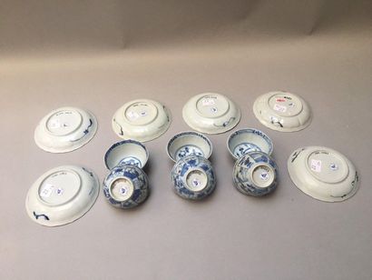 null CHINE 

Ensemble de quinze tasses et quinze soucoupes en porcelaine décorées...