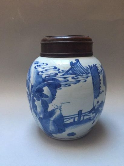 null CHINE 

Pot à gingembre de forme ovoïde en porcelaine à décor en bleu sous couverte...