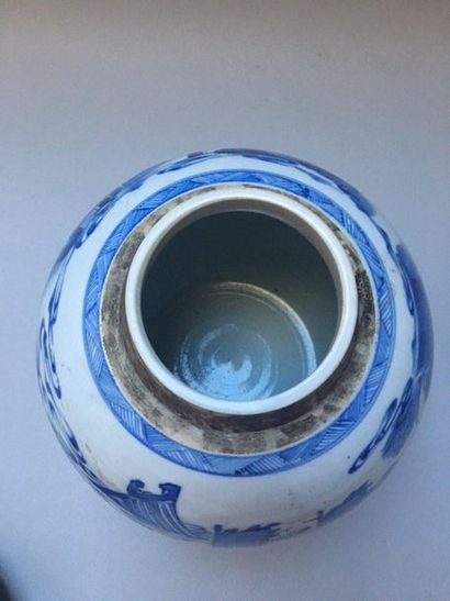 null CHINE 

Pot à gingembre de forme ovoïde en porcelaine à décor en bleu sous couverte...