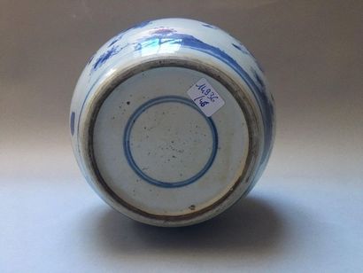 null CHINE 

Pot à gingembre de forme ovoïde en porcelaine à décor en bleu sous couverte...