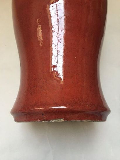 null CHINE

Deux vases en porcelaine monochrome "sang de bœuf", l'un de forme balustre...