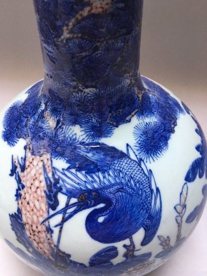 null CHINE

Vase bouteille à long col étroit en porcelaine décoré en bleu sous couverte...