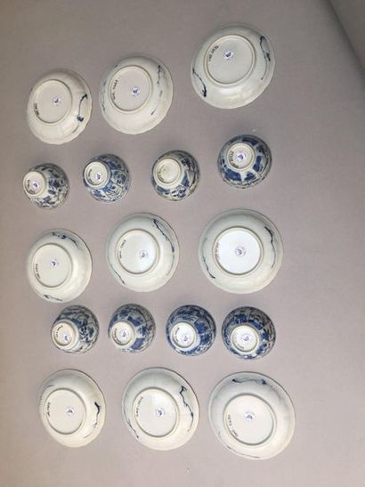 null CHINE
Ensemble de vingt tasses et vingt soucoupes en porcelaine décorées en...