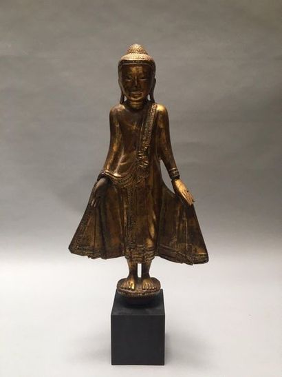 null BIRMANIE 



Statuette en bois laqué or d'attendant de bouddha debout les bras...