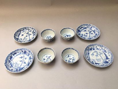 null CHINE
Ensemble de dix tasses et dix soucoupes en porcelaine décorées en bleu...