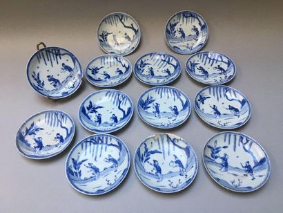 null CHINE
Suite de vingt soucoupes circulaires en porcelaine décorées en bleu sous...