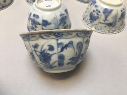 null CHINE
Ensemble de vingt tasses et vingt soucoupes en porcelaine décorées en...