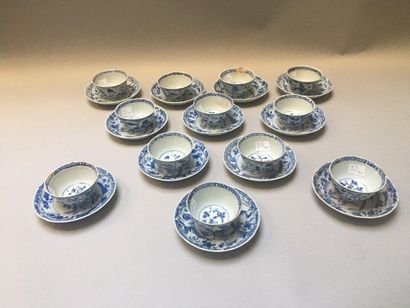 null CHINE
Ensemble de vingt tasses et vingt soucoupes en porcelaine décorées en...