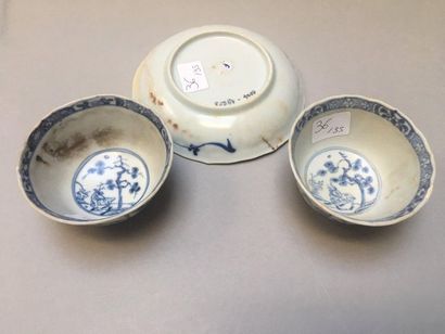 null CHINE
Ensemble de quinze tasses et vingt soucoupes en porcelaine décorées en...