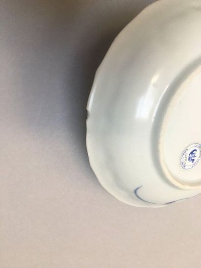 null CHINE
Suite de trente soucoupes en porcelaine décorées en bleu sous couverte...