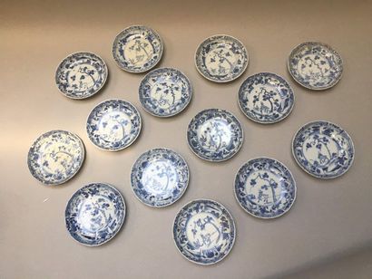 null CHINE
Suite de trente soucoupes en porcelaine décorées en bleu sous couverte...