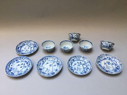 null CHINE
Ensemble de dix tasses et dix soucoupes en porcelaine décorées en bleu...