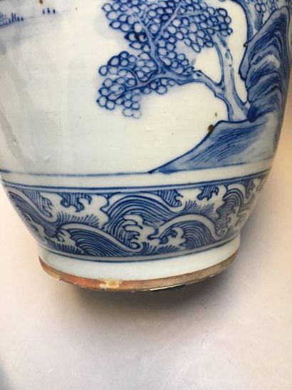 null CHINE

Vase rouleau à col étroit en porcelaine décoré en bleu sous couverte...