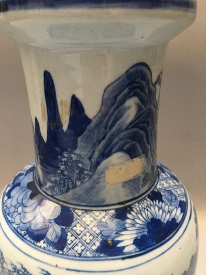 null CHINE

Vase rouleau à col étroit en porcelaine décoré en bleu sous couverte...