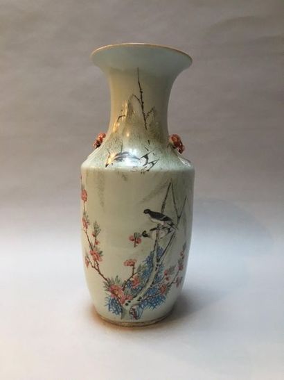 null CHINE

Vase de forme balustre en porcelaine à deux anses figurant des têtes...
