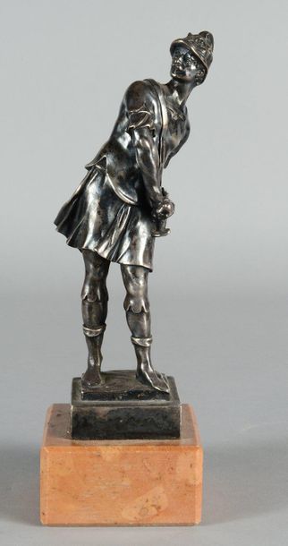 null Statuette en bronze argenté représentant un soldat vêtu a l'antique qui tire...