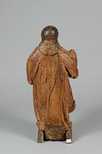 null Figure d'apôtre en chêne sculpté en ronde bosse, polychrome. Le saint est représenté...