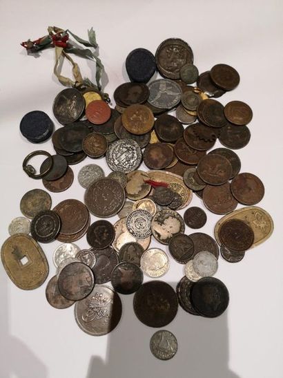 null Lot de monnaies environ 70 monnaies en bronze françaises et étrangères