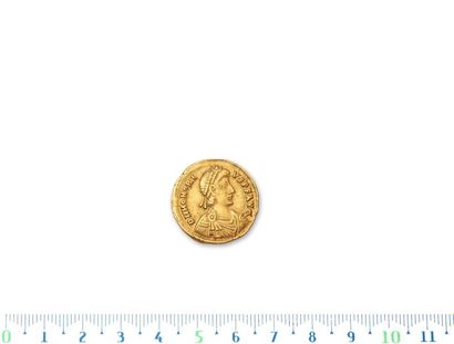 null HONORIUS (393-423)
Solidus. Ravenna. 4,43 g.
His head diademed on the right...