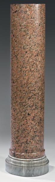 null Colonne en granit rose, à bague. Fin du XVIIIème siècle H: 113 cm