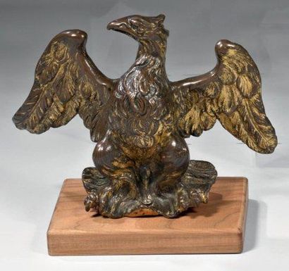 null Statuette en bronze finement ciselé, partiellement doré au verni, présentant...