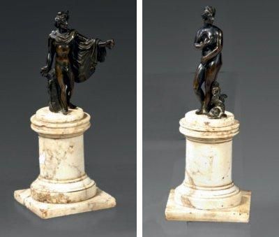 null Deux statuettes, en bronze finement ciselé et patiné, l'une représentant l'Apollon...