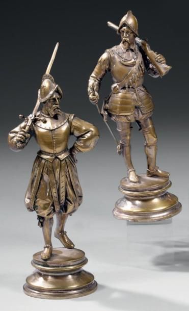 GUILLEMIN Paire de statuettes en bronze anciennement argenté, figurant deux soldats....