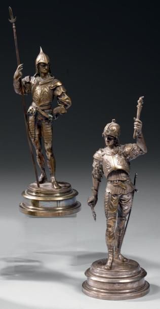 LALOUETTE Paire de statuettes, en bronze ciselé anciennement argenté, figurant deux...