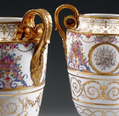 SEVRES, provenance royale Paire de vases « Bachelier » (ou « Bachelier rectifié »...