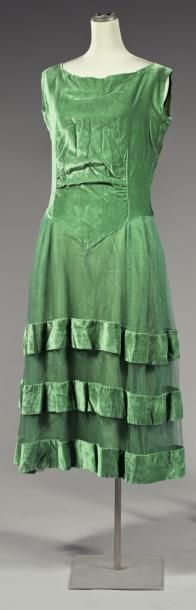 Paul POIRET, (attribué à) Robe du soir en tulle et velours, vers 1922. Corsage sans...