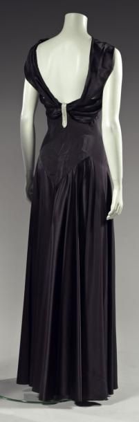 Madeleine VIONNET Robe du soir, P/E 1934, modèle n°4782. Robe longue en satin noir...