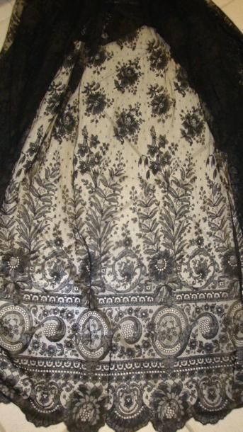 null Sur-jupe en dentelle Chantilly aux fuseaux, pour robe à crinoline, vers 1865....