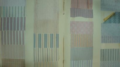 null Album souple d'échantillons, soie et coton, pour la chemiserie, 1928-1929. Rayures...