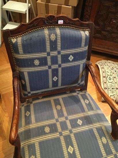 null Pair of armchairs 

Regency Style

H: 98 cm 

Seat height: 43 

LOT IN STORAGE...